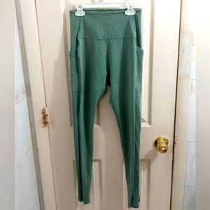 Offline by Aerie Green Athletic Yoga Pants Size Medium NWOT